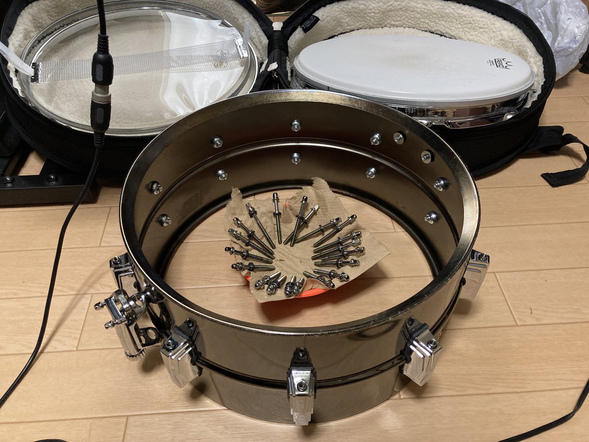 kibeXthesilence's tweet photo. スネアをメンテするぜ!!
#ドラム #スネア #スネアドラム #ludwig #ラディック #LB417 #ブラックビューティー #メンテナンス https://t.co/eN6iS6eg3H