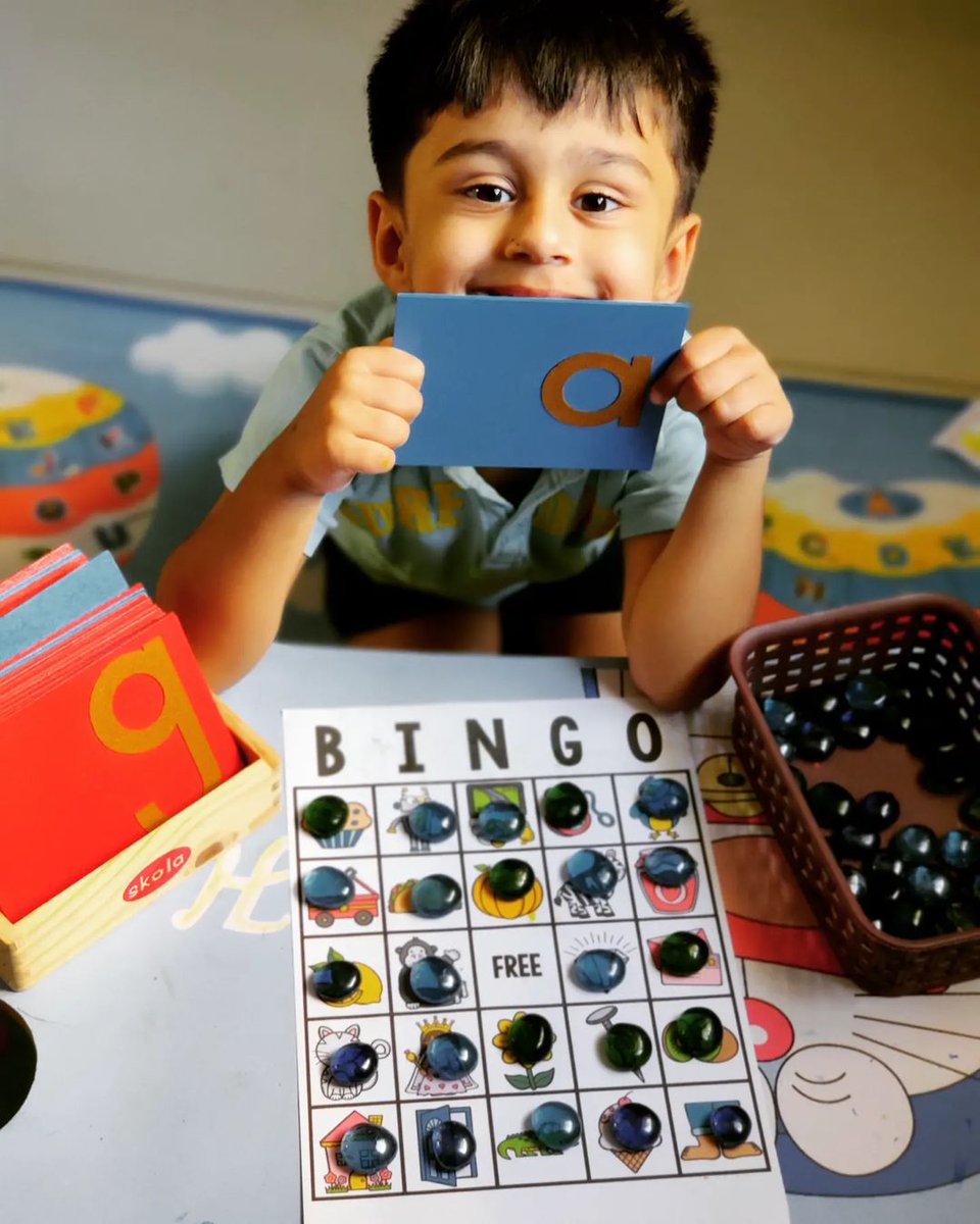 What makes Sandpaper Cursive so special is that children are guided to trace, mimic and associate letter shapes with sounds.

Click here to buy Sandpaper Cursive: skola.toys/products/sandp…

#sandpaper #letters #language #toys #toystagram #toysfortoddler #learning #edutwitter