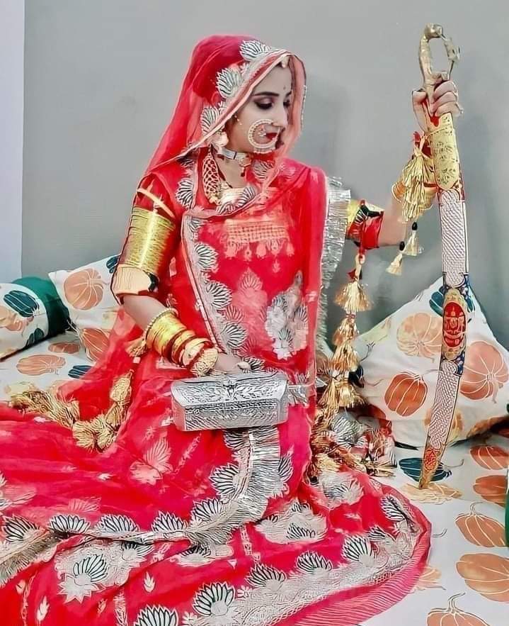 ksatrani's tweet photo. गिरा जहाँ पर खून ।
वहां का पत्थर-पत्थर जिन्दा है।
जिस्म नहीं है मगर नाम का
अक्षर-अक्षर जिंदा है....
जीवन में यह अमर कहानी,
अक्षर-अक्षर गढ़ लेना,
शौर्य कभी सो जाए।
तो,
राणा प्रताप को पढ़ लेना 
जय महाराणा प्रताप सिंह जी🦁⚔️🚩
जय एकलिंगनाथजी🚩👑
जय मेवाड़🌞🚩

जय माँ भवानी🙏 https://t.co/4M1cgy06hA