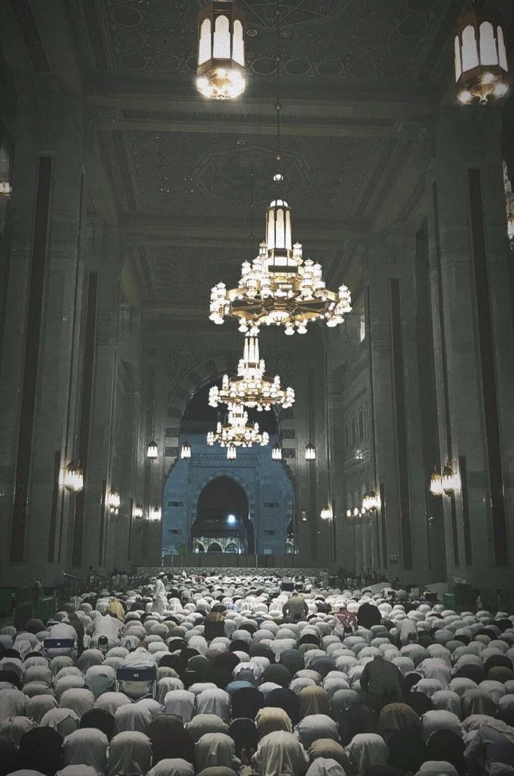 KİM BİR KAVME BENZERSE O ONLARDANDIR. Hadis-i Şerif