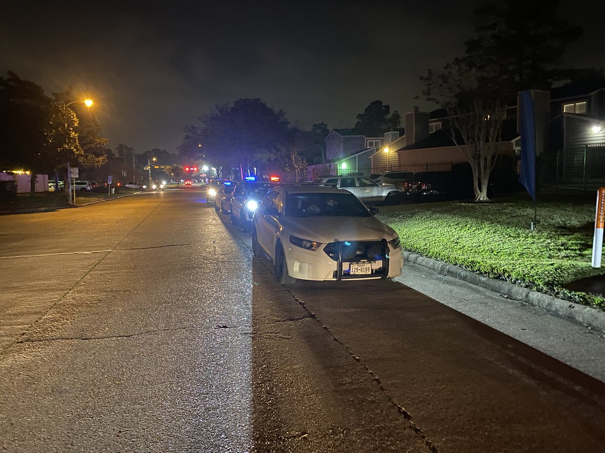 HCSO_PSSB's tweet photo. D5 Patrol Deputy Dunham did an awesome job identifying 2 Agg Robbery suspects who robbed a store at gun point. Assisted by D5 CRU and K9, both suspects were apprehended after a foot pursuit in the area of 11800 Grant Rd. @HCSO_D5Patrol @HCSOTexas @HCSO_K9. https://t.co/4g9Gasgj6T