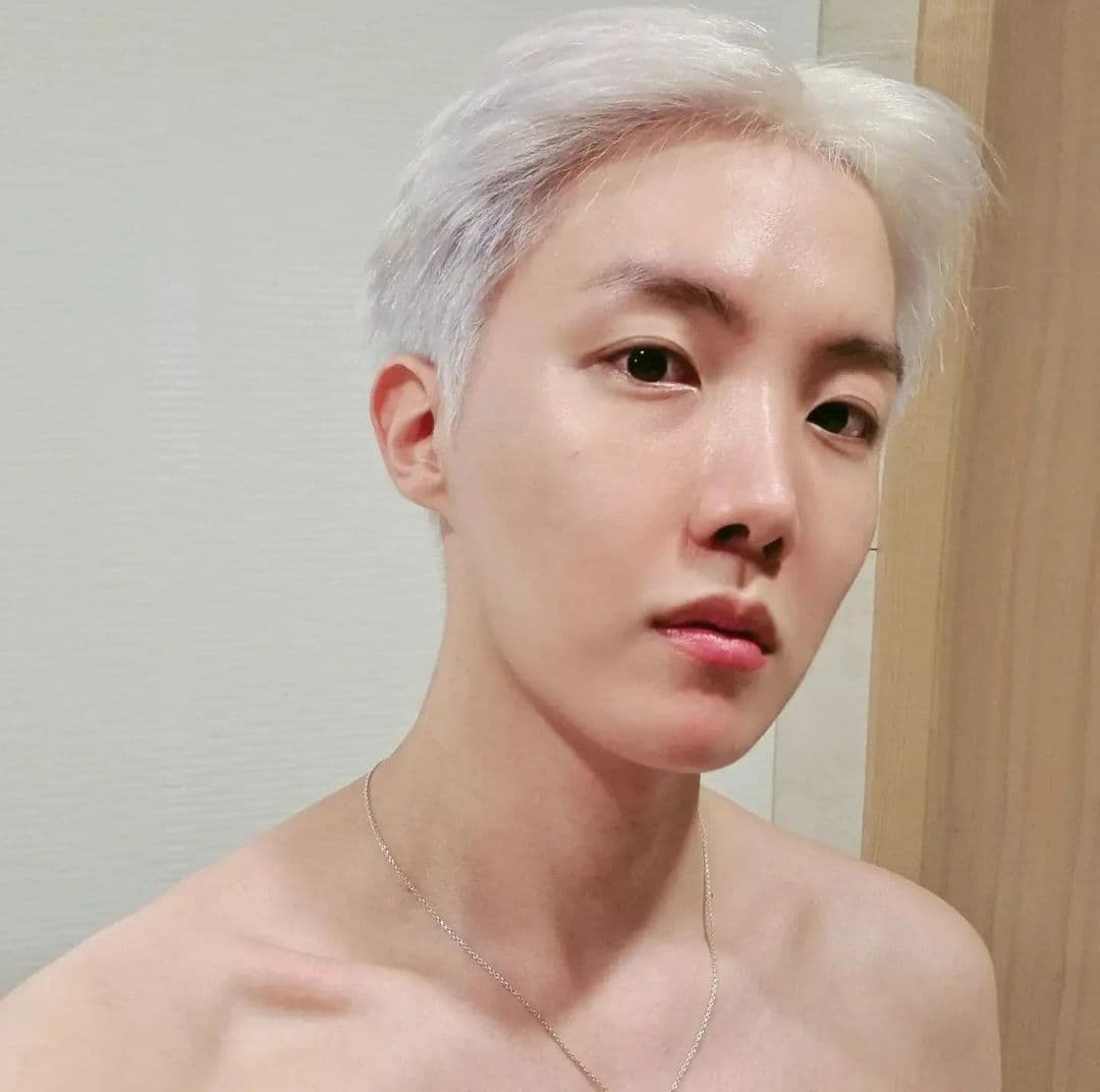 JKook97l's tweet photo. APA NIH??? JUNG HOSEOK DI AJARIN SAPA?
PLISS DEH JGN BIKIN JANTUNG GA KARUAN https://t.co/U6m6GRNkL4
