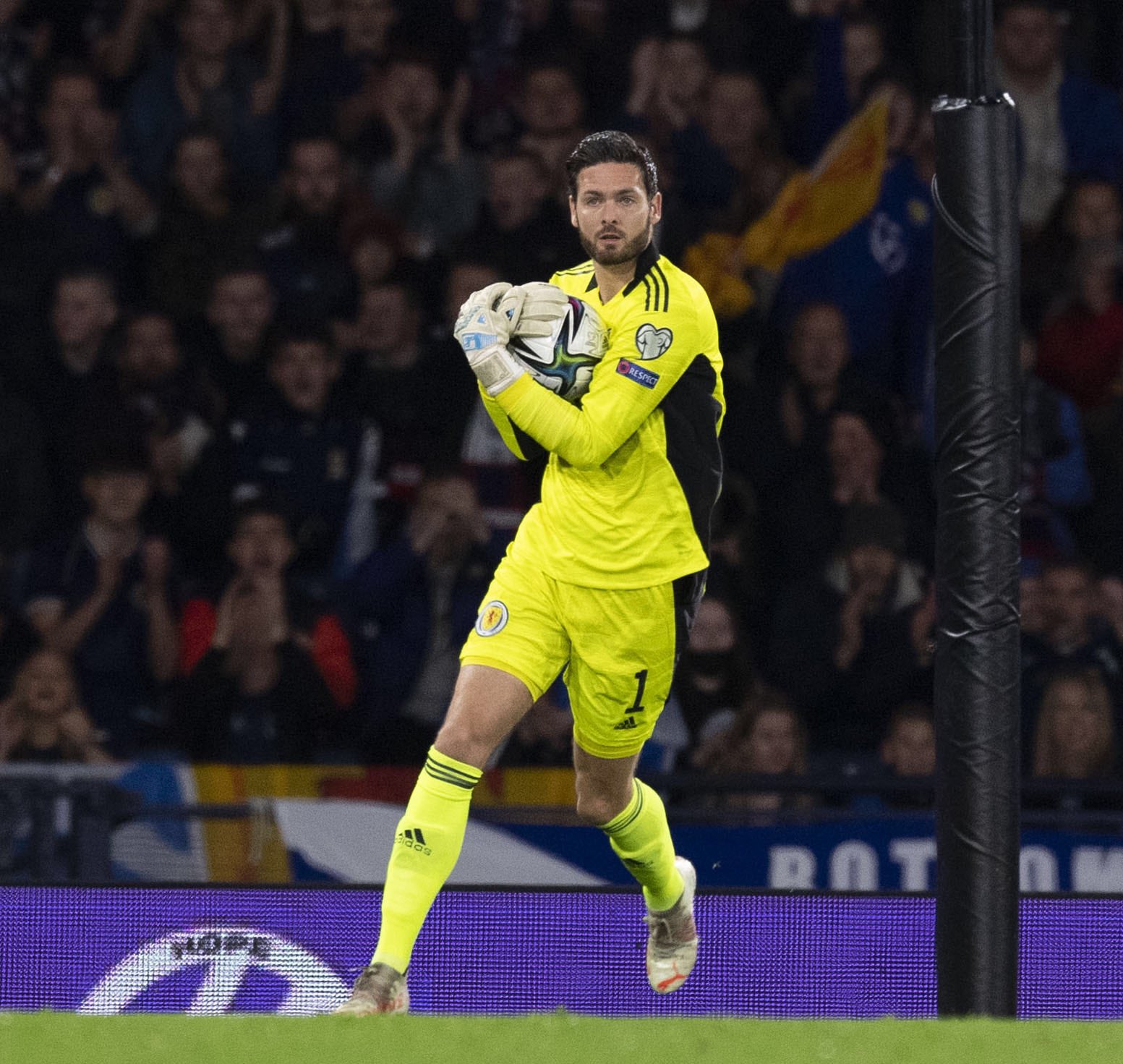  Happy birthday to goalkeeper Craig Gordon! 
