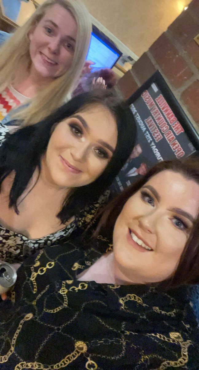 sarahgrant155's tweet photo. The JMG Group Country Drive In @EimearBoggs97 😍❤️🎶 #PatrickFeeney #GaryGamble #OwenMac #JimmyBuckley #CountryDriveIn #BannvilleHotel https://t.co/a2RiuJpXrB