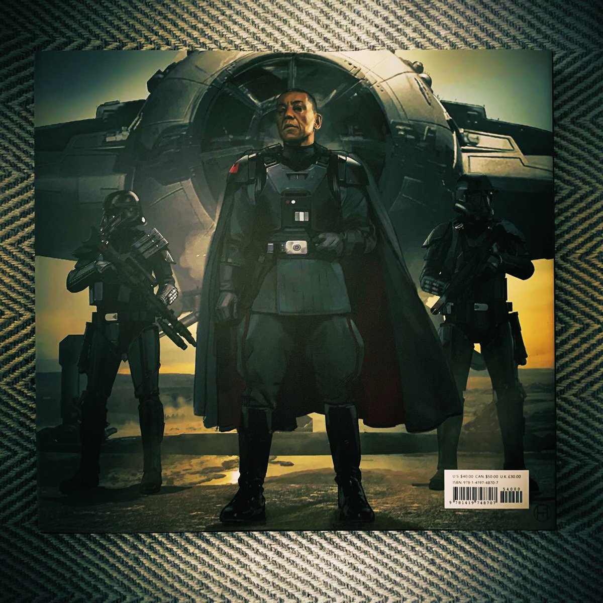 PikeCapt's tweet photo. NEW DELIVERY - The Art of Star Wars - The Mandalorian - I’ve been after this book for ages. #StarWars #TheMandalorian #Mandalorian #DisneyPlus @themandalorian https://t.co/JF57bsBNlE