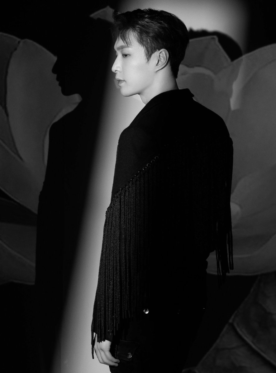 lay_studio's tweet photo. Tonight with @layzhang we will leave the old &amp; welcome the new together and the whole “Xing” will start 2022. https://t.co/mQFmqPkrmM