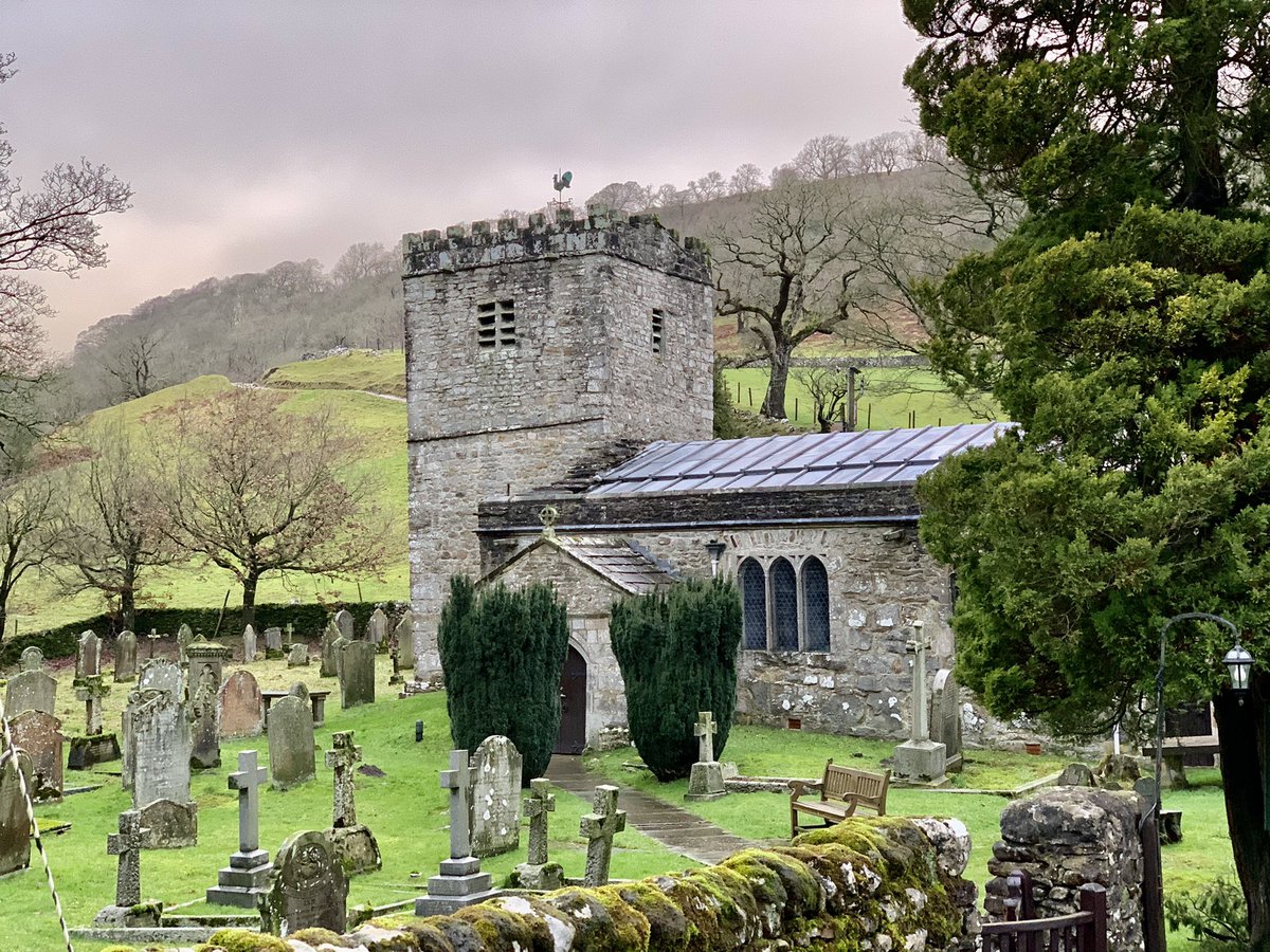 A blustery hike over Horse head to Yockenthwaite then on to Hubberholme and back over Firth fell this morning 💨💨
#littondale #upperwharfedale #YorkshireDales #hiking