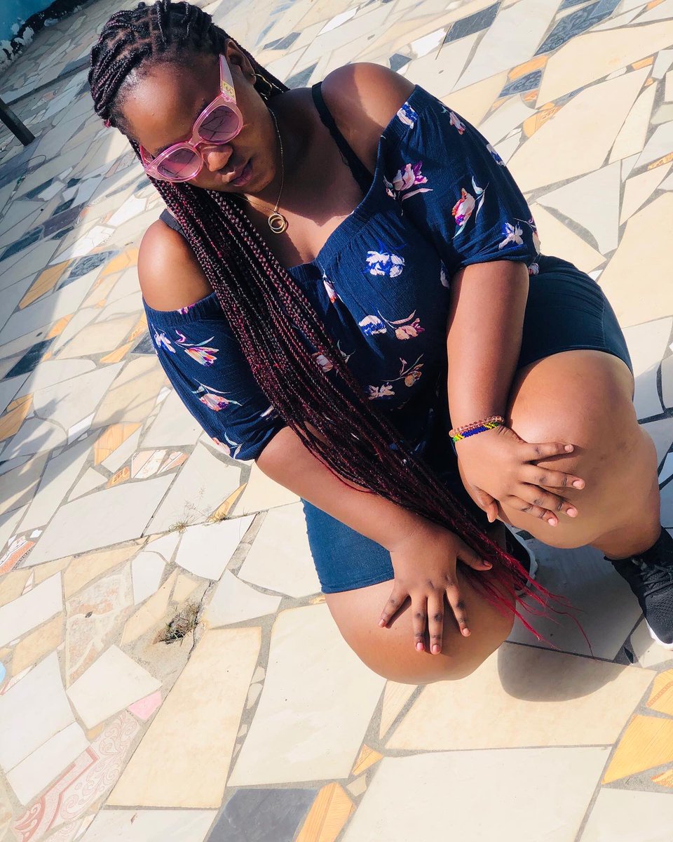 roseylyne's tweet photo. Show me your friday oufit🌚💃🏽 https://t.co/dqlHR4kNVL