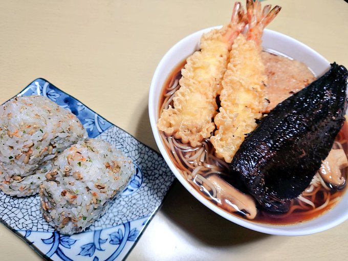 年越しそばは海老天と鰊で豪華なの作ってもらいました😊 