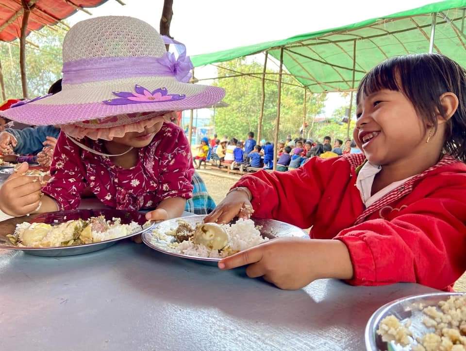 As a part of the Jaehyun Birthday project 2022, with the aim of bringing good luck in the new year for #JAEHYUN, Jaehyun Myanmar fans donated 100,000 kyats  to provide nutritional food to children in the refugee camps.
