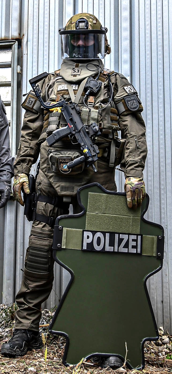 特殊部隊・LE部門」に応募致します ドイツ警察 南部バイエルン州特別