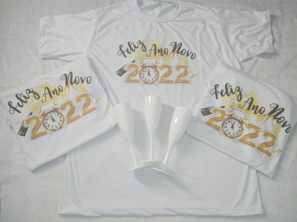 GerrardiKatiane's tweet photo. Camiseta para Ano Novo  com a cor dourada que significa ouro o relógio significa os ponteiro chegando a meia Noite taça significa brinde pra um ano maravilhoso com muita saudade paz e amor e 2022 quer dizer que este ano seja bem vindo estou pronta pra estar junto #PortoAlegre https://t.co/vAOqWdB2nW