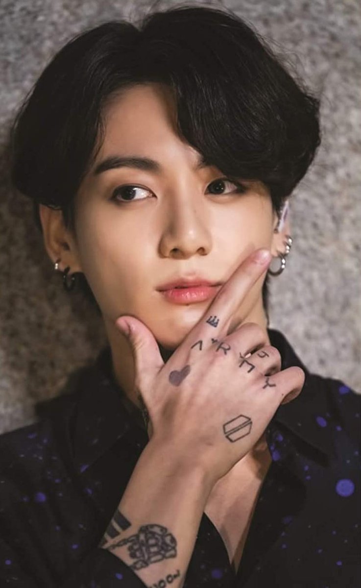 adrimarce5's tweet photo. @_RapperJK Hermoso y perfecto 😍 se merece estar en todos lados!!🐰💜💜💜#AmaloEsPoco https://t.co/ue1wk4PsIJ