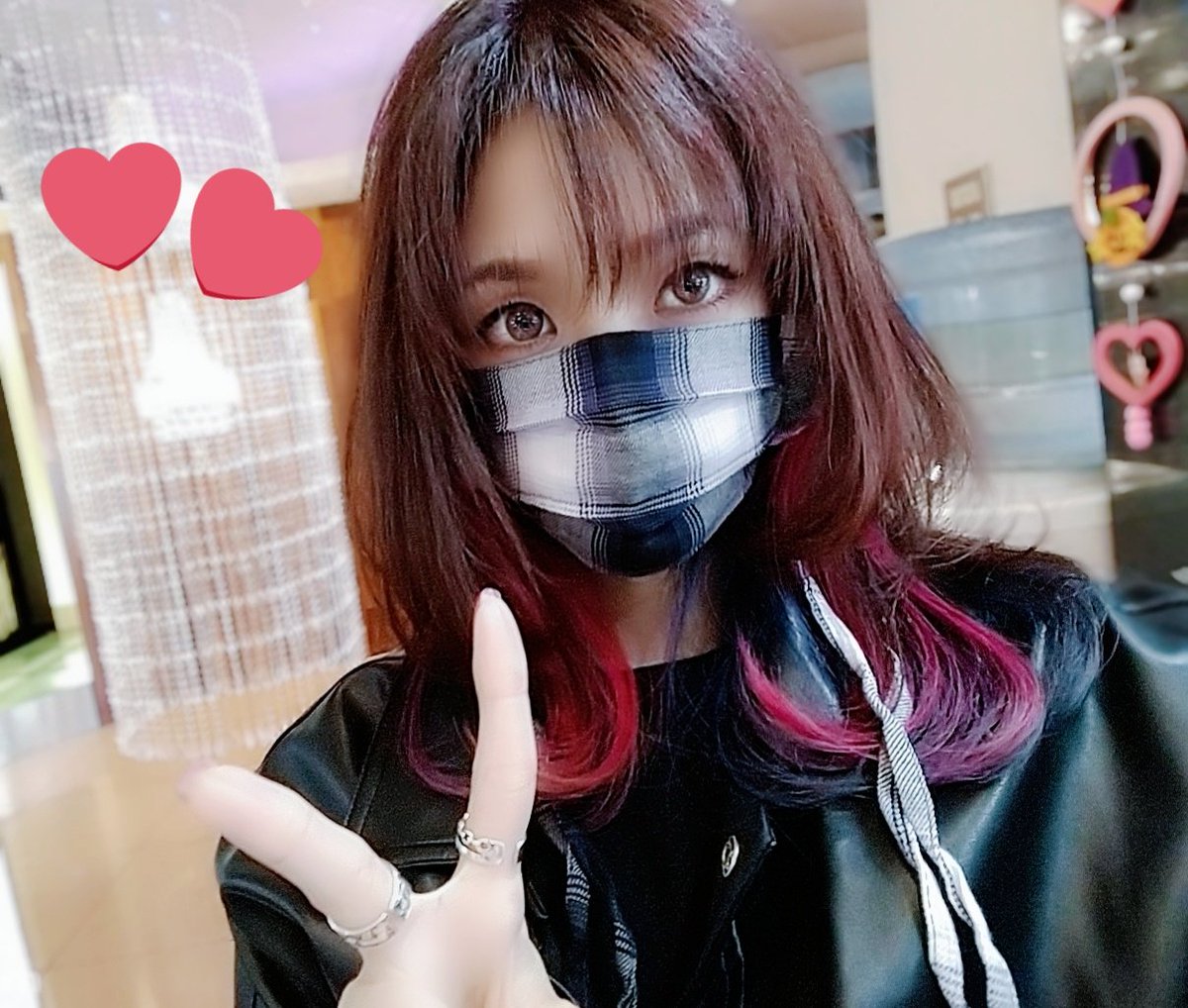 Erill62002782's tweet photo. もう大晦日!!
今年はたくさんイメチェンしました🥰
インナーもかなり明るくしたり、前髪つくったりとか✨
nana友やLiSAっ子さん、音楽仲間ともたくさん出会えた1年でした😆
YouTubeしたりとかも🤣
みんなありがとう❤
来年もマイペースで遊んでいきます(*´ㅂ`*)
よろしくお願いします✨
#Erill https://t.co/VuLklPGqwp