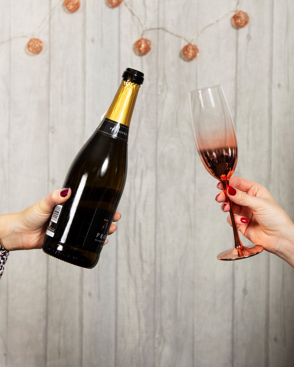 🥂*clink*🥂 Wishing ewe a Happy New Years Eve! 🌟