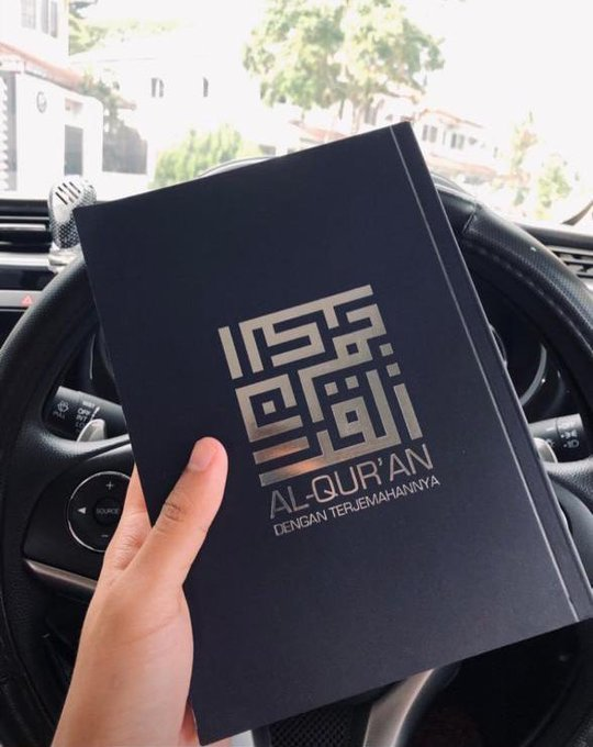 addien90s's tweet photo. SIAPA NAK AL QURAN NI FOR FREE?!

Saya nak bagi 5 orang sempena NEW YEAR! 

RT je okay, 3rd January saya announce 5 winners! https://t.co/NwZtNkAnYk