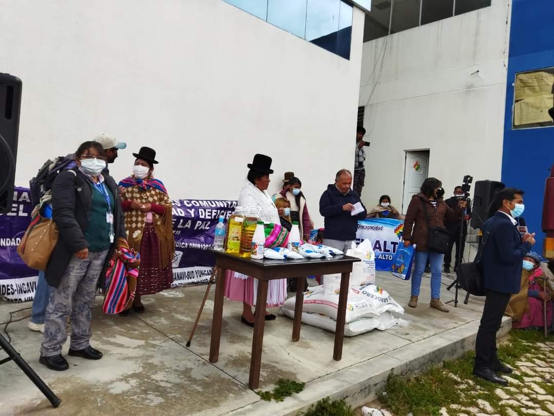 ConalpedisBol's tweet photo. #ElAlto | 9dic se realizó el acto de inicio de entrega del #PaqueteAlimentario dirigido a las personas con discapacidad de la ubre alteña y de provincias en el Mercado Campesino de la Zona Santa Rosa.
#laspersonascondiscapacidadestamossaliendoadelante
#conalpedisbolivia https://t.co/B3WIVriToO