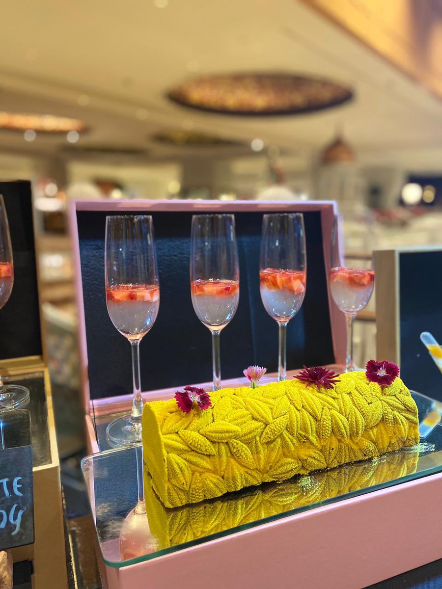 TajMahalHotel's tweet photo. Revel in the celebrations at the iconic Taj Mahal, New Delhi! Let the countdown begin as we look forward to welcoming a happy and blessed new year for all. 
#TajMahalNewDelhi #ToastToTomorrow #FestiveAtTajMahalDelhi https://t.co/2fQLkeSxml