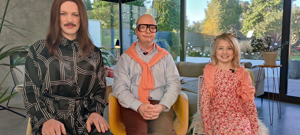 amyohconnor's tweet photo. Tonight! Grab your bevvy of choice and look back on 2021. Lockdowns, Zapponyism, insurrection, Leo’s Mighty Hoopla, Home of the Year, housing crisis, Kin - all of it!
9.10pm on RTÉ One! 📺 #CKTY https://t.co/enq7T2AEh8