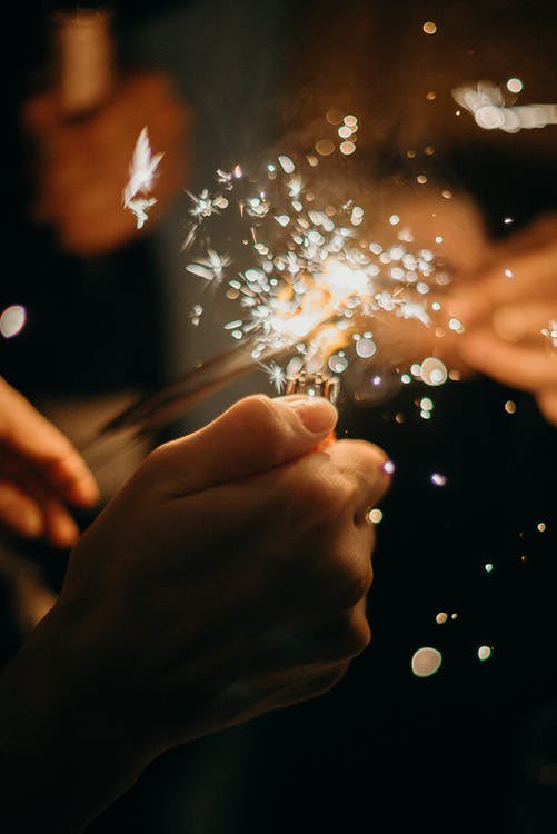 Nog een paar uurtjes en dan zit 2021 er voor ons ook op 🍾. We hebben wederom veel mensen blij mogen maken met de aan- of verkoop van hun woning 🏡. Wat geeft dat toch een prachtig gevoel! 😁

Wij wensen iedereen een fijne jaarwisseling en een gezond &amp; gelukkig 2022! 🎆🎇