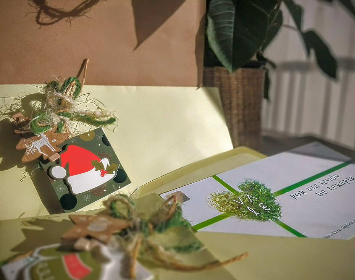 ALMAdeReiki's tweet photo. Siguen saliendo los #ChequeRegalo de #EcoSalud de @ALMAdeReiki, recordad que también son el regalo ideal para reyes... O para comenzar el año con una excelente teràpia natural! 🖐️💆💆🏼‍♀️👐 #masajes https://t.co/BmsLQR6Q6O