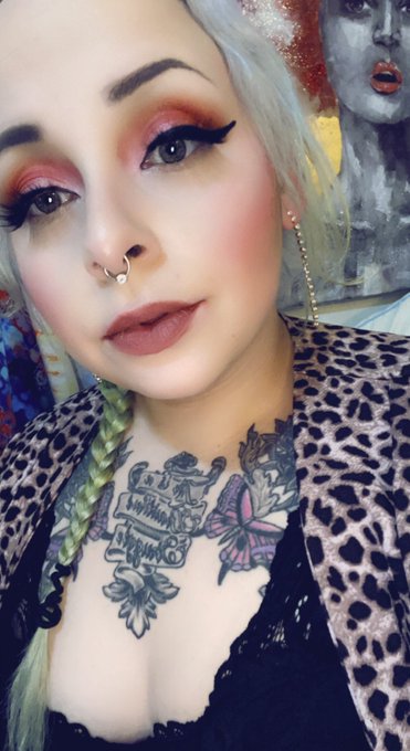 In case y&rsquo;all forgot what I look like&hellip; still HOT AF 😂 #thotlife #FridayMotivation #FridayFeeling #FridayVibes<a href="/tag/fridayfeeling"class="tags"><span>#fridayfeeling</span></a><a href="/tag/fridaymotivation"class="tags"><span>#fridaymotivation</span></a><a href="/tag/fridayvibes"class="tags"><span>#fridayvibes</span></a>