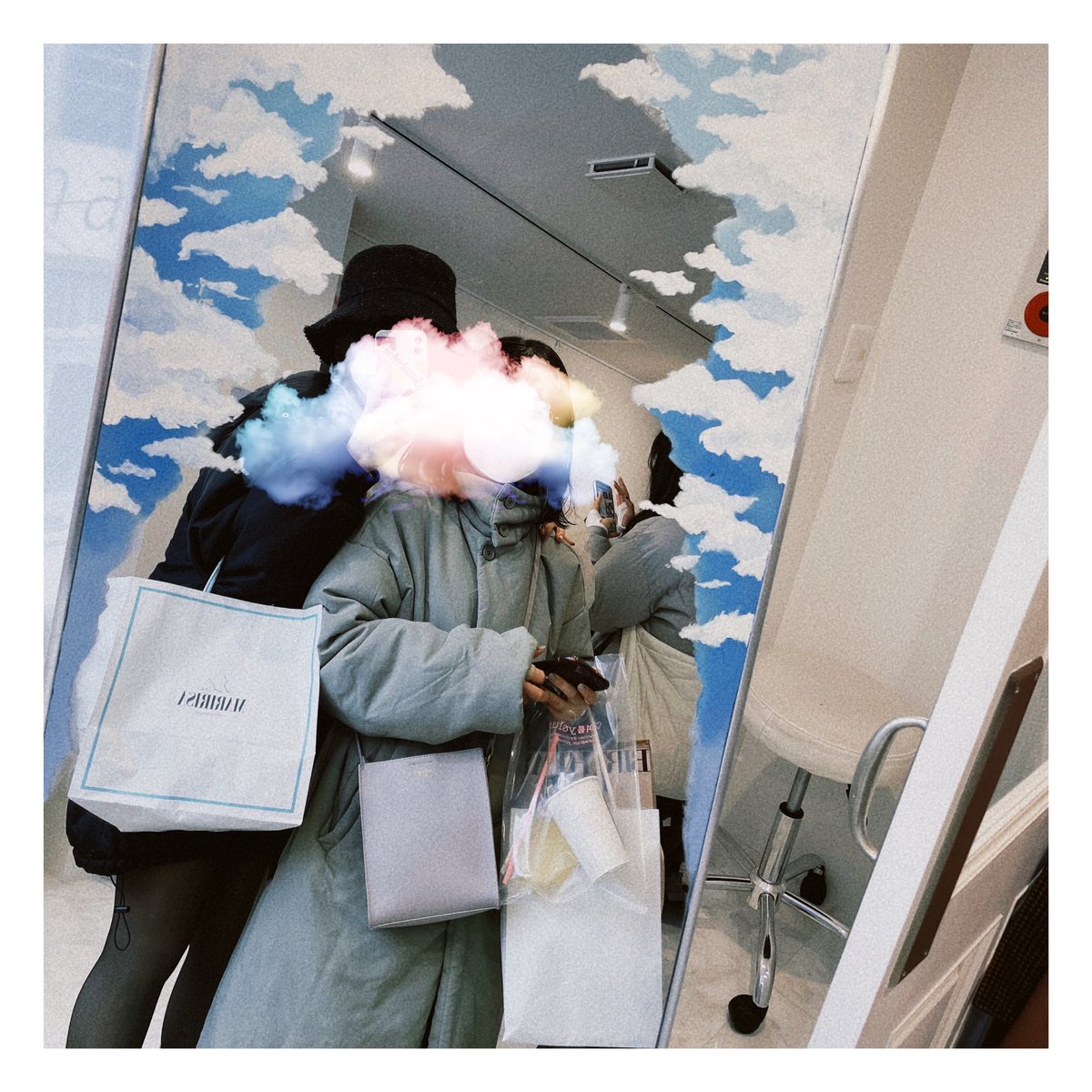omrice_17's tweet photo. 実は！昨日！念願の！いおりん（@yoon_hoon_ ）とのミーグリを果たしましたパクス🥺👏🏻👏🏻
推しのセンイルというヲタクにとって超大事な日をご一緒できて光栄でした🦌🌿❕❕
最高に楽しい１日だけじゃなく、素敵なプレゼントもたくさん頂いてしまって……本当にありがとう…🥲💦🤍来年はもっと会いたい❕ https://t.co/v8gzLfUo9r