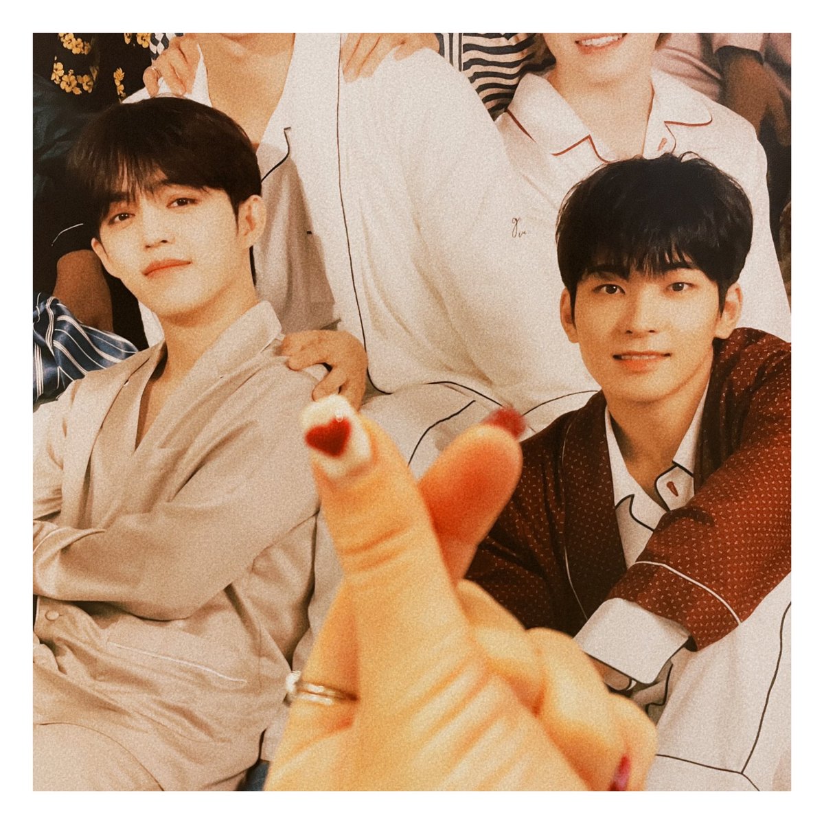 omrice_17's tweet photo. 実は！昨日！念願の！いおりん（@yoon_hoon_ ）とのミーグリを果たしましたパクス🥺👏🏻👏🏻
推しのセンイルというヲタクにとって超大事な日をご一緒できて光栄でした🦌🌿❕❕
最高に楽しい１日だけじゃなく、素敵なプレゼントもたくさん頂いてしまって……本当にありがとう…🥲💦🤍来年はもっと会いたい❕ https://t.co/v8gzLfUo9r