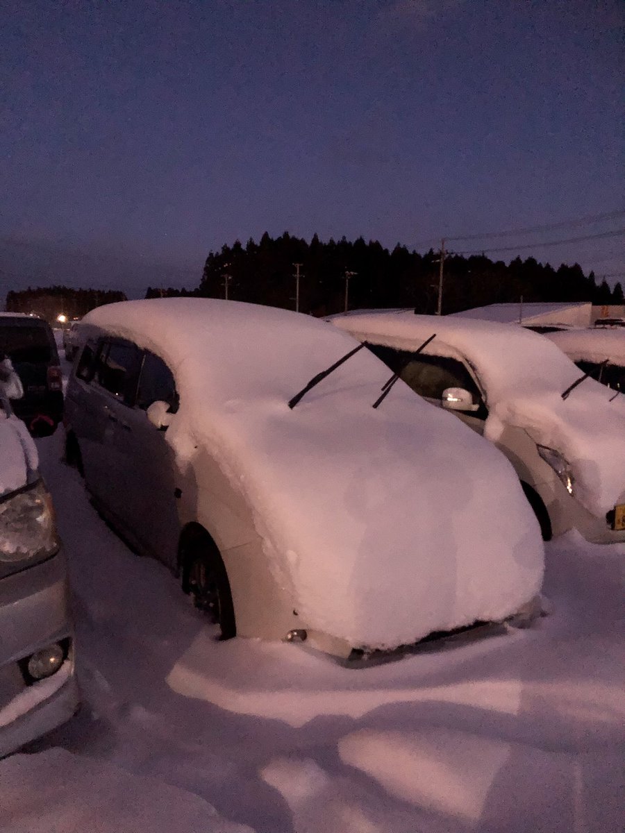 Sugar3210's tweet photo. 三沢着！
重〜い氷雪がボッテリと、、、
今年最後の大仕事になりそうです！ https://t.co/MEA9iSYhxA