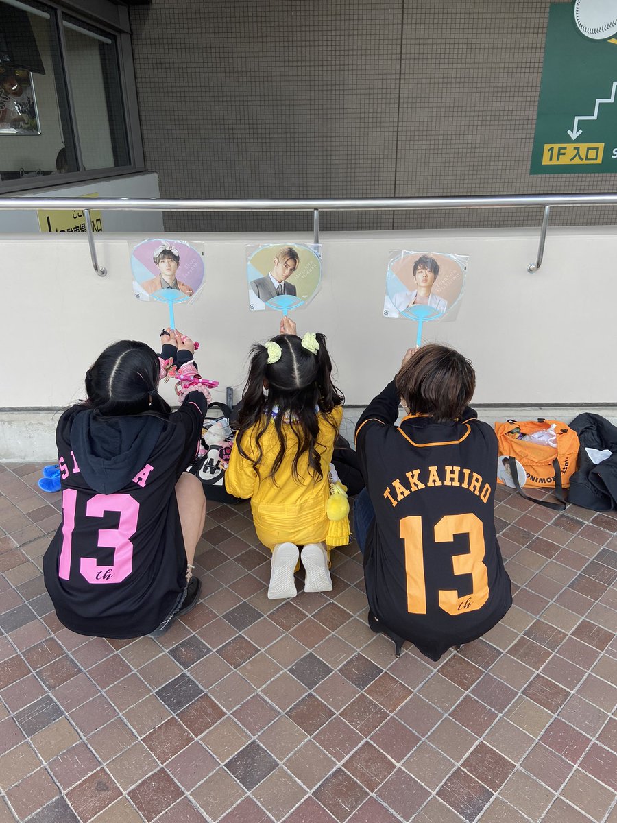 eriharada0205's tweet photo. 早目に年末のご挨拶🐮
今年も沢山ありがとうございました✨
去年は出来なかったヲタ活ができた
2021年❣️
来年はどうなるかわからないけど、、
2022年の一発目のヲタ活は
秀太のトークショー💖
2022年もよろしくお願い致します🐯 https://t.co/ttfz7ooZq4