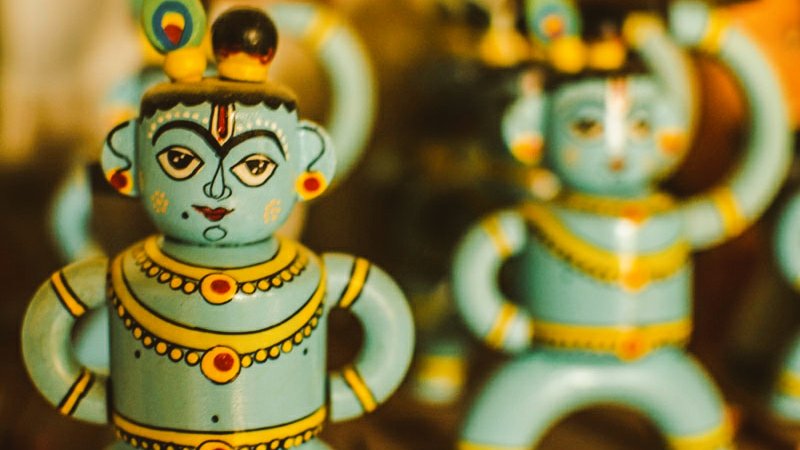 IndiainSaoTome's tweet photo. Kerala's rich cultural heritage has an edge when it comes to eco-friendly handicrafts. It maintains its tradition of making beautiful handicrafts made of ivory, bamboo, palm leaves, seashells, wood, coconut shells, clay, cloth, metals, stone etc. #Vote4local @KeralaTourism https://t.co/kSMpvcsRZm