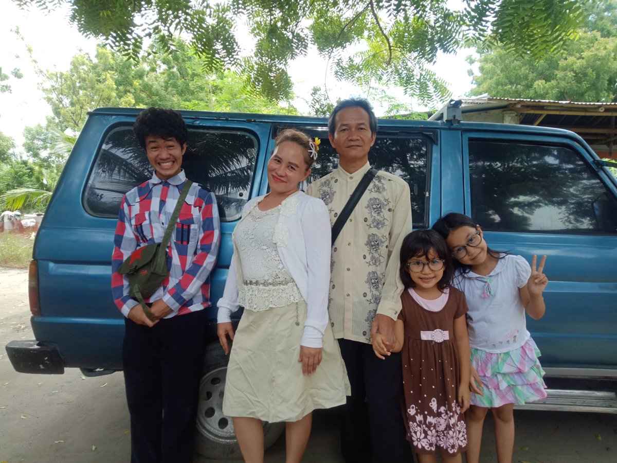 _gwynlim's tweet photo. Sa akong fam, thank you sa pagpangingkamot ug sobra2 para sa amo, ma, pa. Labyu❤️💕 https://t.co/dvmE8PepJc