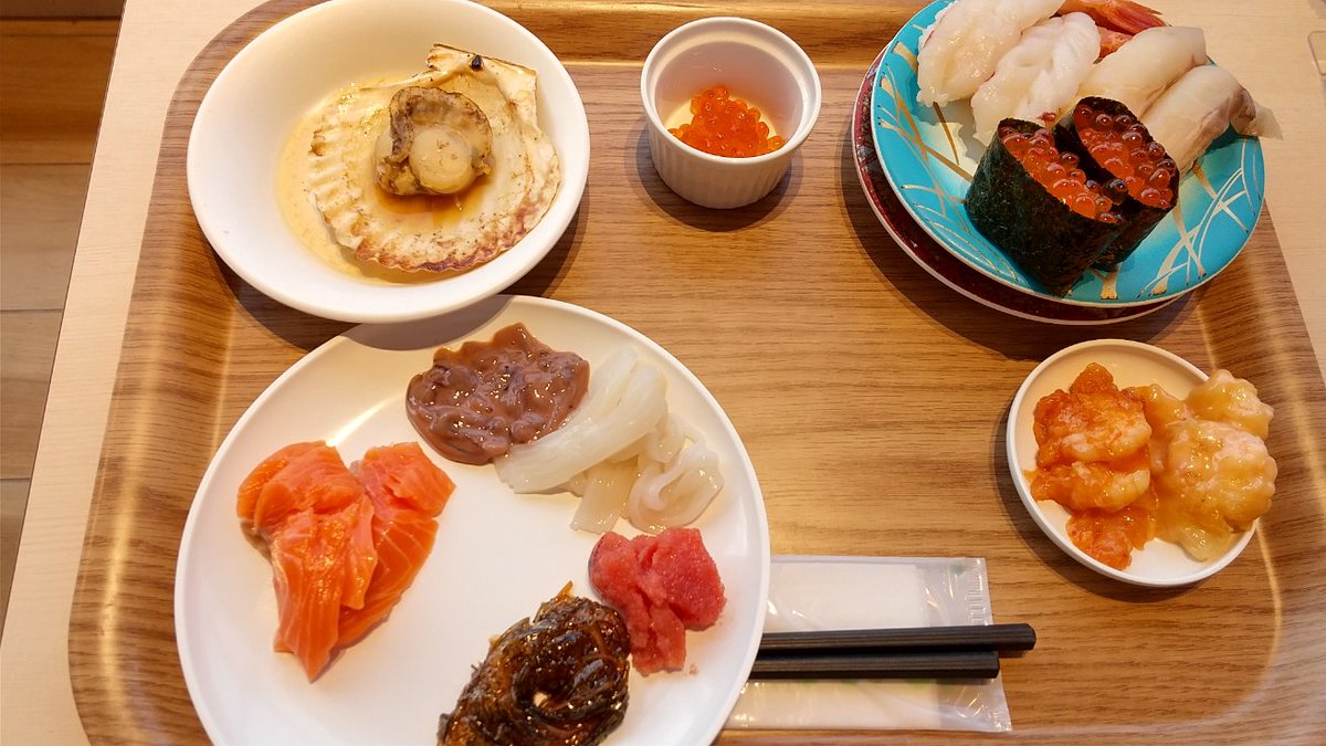 宿泊した宿の朝食が、 朝から回転寿司✨ 食べ放題🎶 久しぶりのバイキング🍴 いくらに、大ぶりなえび✨