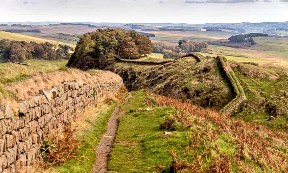 From manga to bunting: year-long festival to celebrate #HadriansWall - The Hadrian’s Wall 1900 festival will run from January to December 2022 and incorporate art, craft, theatre and more. theguardian.com/uk-news/2021/d… #RomanBritain #Archaeology #RomanArchaeology #HadriansWall1900