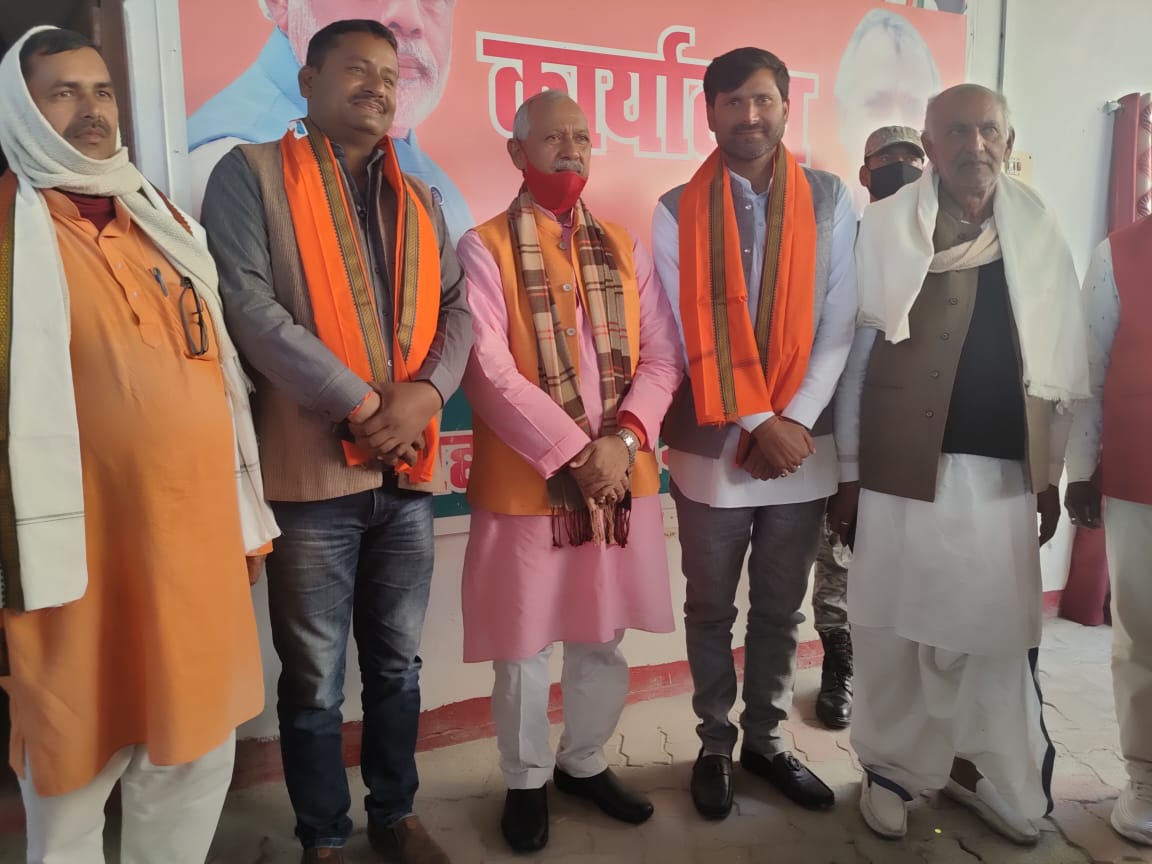 birappan's tweet photo. @abhinaw121 @drsanjaymayukh @ManojTiwariMP इस सम्मान के लिए धन्यवाद सांसद साहब 🙏 https://t.co/1Lx0GmFACx