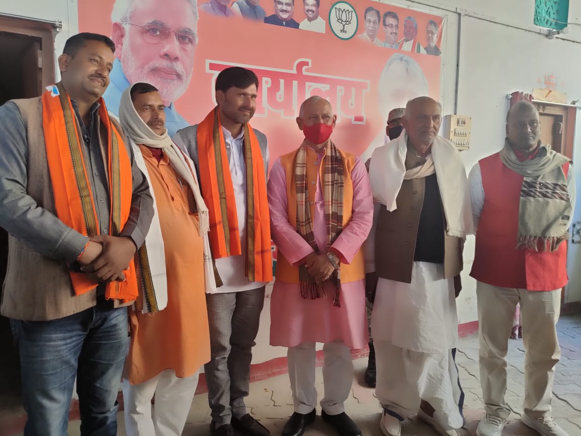 birappan's tweet photo. @abhinaw121 @drsanjaymayukh @ManojTiwariMP इस सम्मान के लिए धन्यवाद सांसद साहब 🙏 https://t.co/1Lx0GmFACx