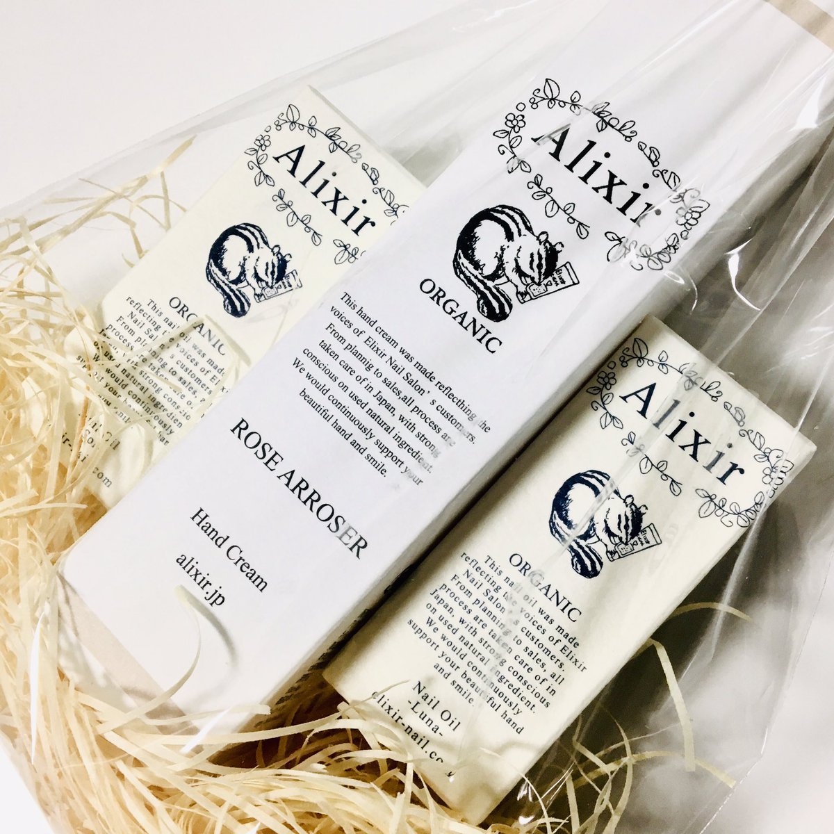 mooi6038's tweet photo. ElixirNail様(@Elixir_Nail)より、「Alixir」ハンドクリーム&ネイルオイルをいただきました🎁💕
都内に多くの店舗を持つネイルサロンさんの手がけるオーガニックハンドケアアイテム🌟
とっても嬉しいです🥰
ありがとうございます✨(続く)
#Alixir #ElixirNail #ネイルサロン #ハンドクリーム https://t.co/i3V7Acw5ei