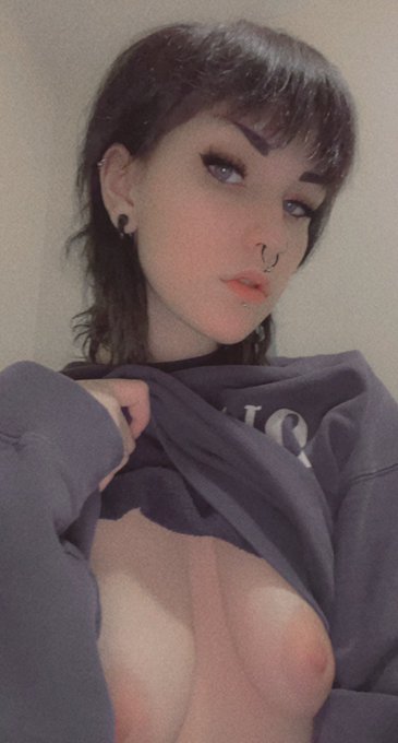 Mommy milkers for the tl. Did I do my makeup at 2AM? Yes. https://t.co/1poCNGytri<a href="/tag/pawg"class="tags"><span>#pawg</span></a>