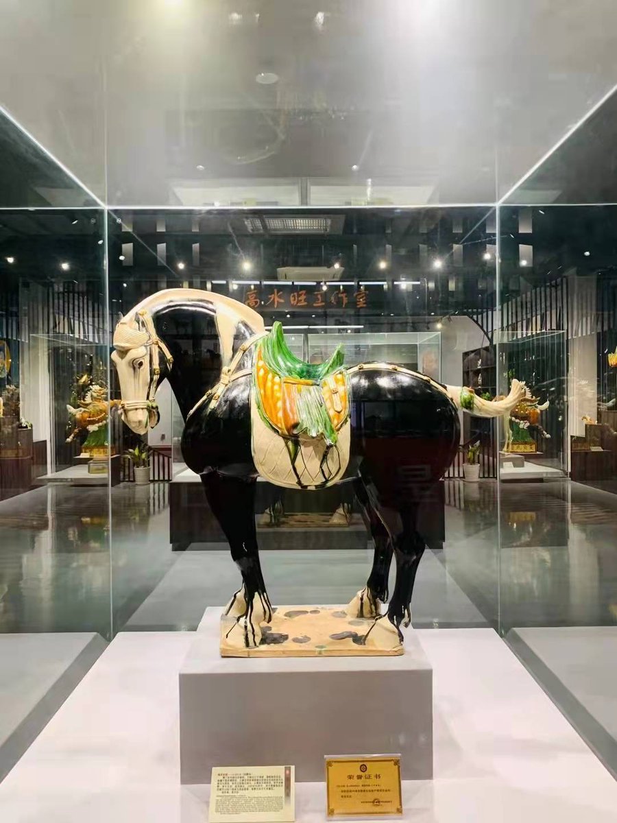 Nbeee16's tweet photo. Tang san cai #handicraft #chineseporcelain #chineseantiques #antiquecrafts #crafts #antiqueceramics #antique #porcelain #chinesepottery #pottery #ceramics #earthenware #metmuseum #museum #tangsancai https://t.co/0qNMiOk6q8