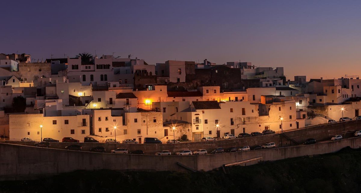 SweetVejer's tweet photo. ... Y con el fin del crepúsculo astronómico, que da paso a u nuevo amanecer, el último amanecer de este año, os quiero desear a todo@s ustedes un 
FELIZ AÑO 2022

#vejersweetvejer
#overlapcadiz
#vejerdelafrontera
#vejer
#oficinaturismovejer
#cadiz
#cadizfornia
#cadizturismo https://t.co/fo270QP37g
