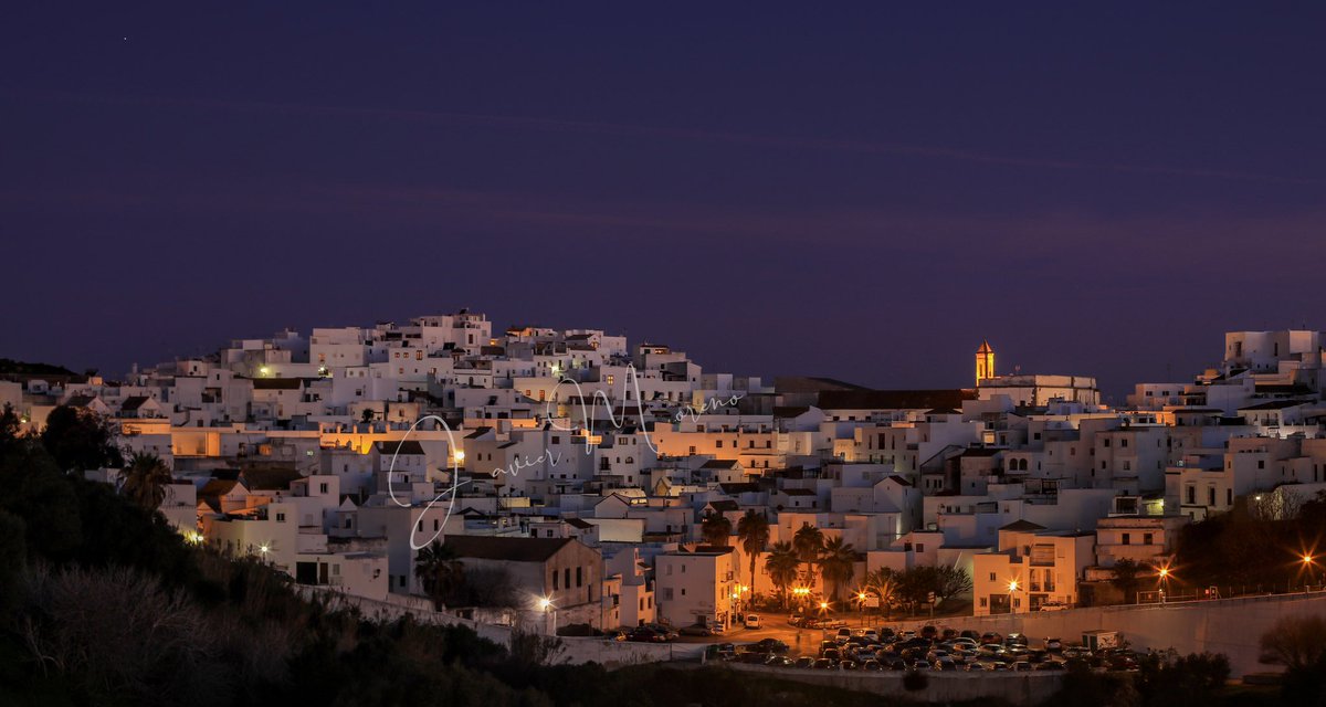 SweetVejer's tweet photo. ... Y con el fin del crepúsculo astronómico, que da paso a u nuevo amanecer, el último amanecer de este año, os quiero desear a todo@s ustedes un 
FELIZ AÑO 2022

#vejersweetvejer
#overlapcadiz
#vejerdelafrontera
#vejer
#oficinaturismovejer
#cadiz
#cadizfornia
#cadizturismo https://t.co/fo270QP37g