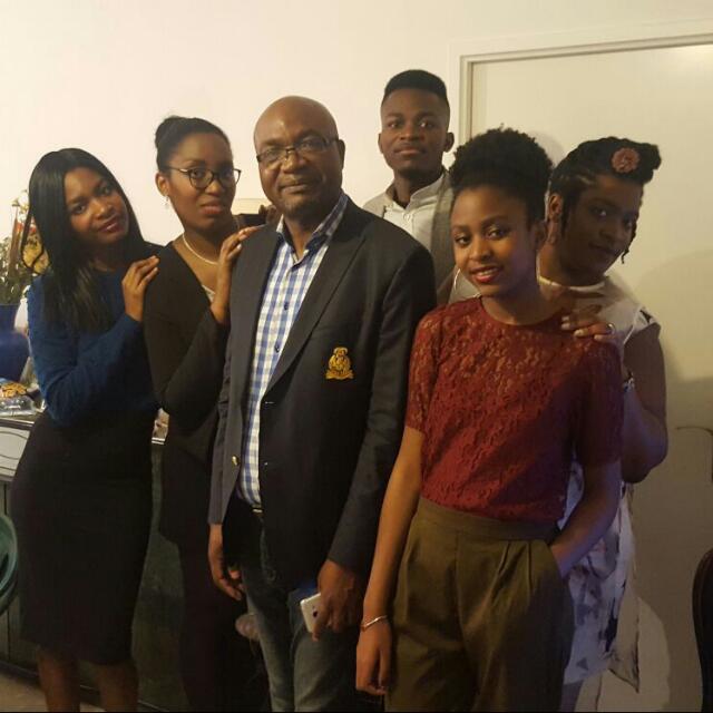 WamanisaD's tweet photo. A mon nom personnel et ma famille Wamanisa, recevez mes voeux de paix, santé, réussite et bonheur pour 2022 à vous ma famille de twetter. Bonana 2022 et pluie des bénédictions au nom de notre Seigneur Jésus Christ. https://t.co/G1etccBzXh