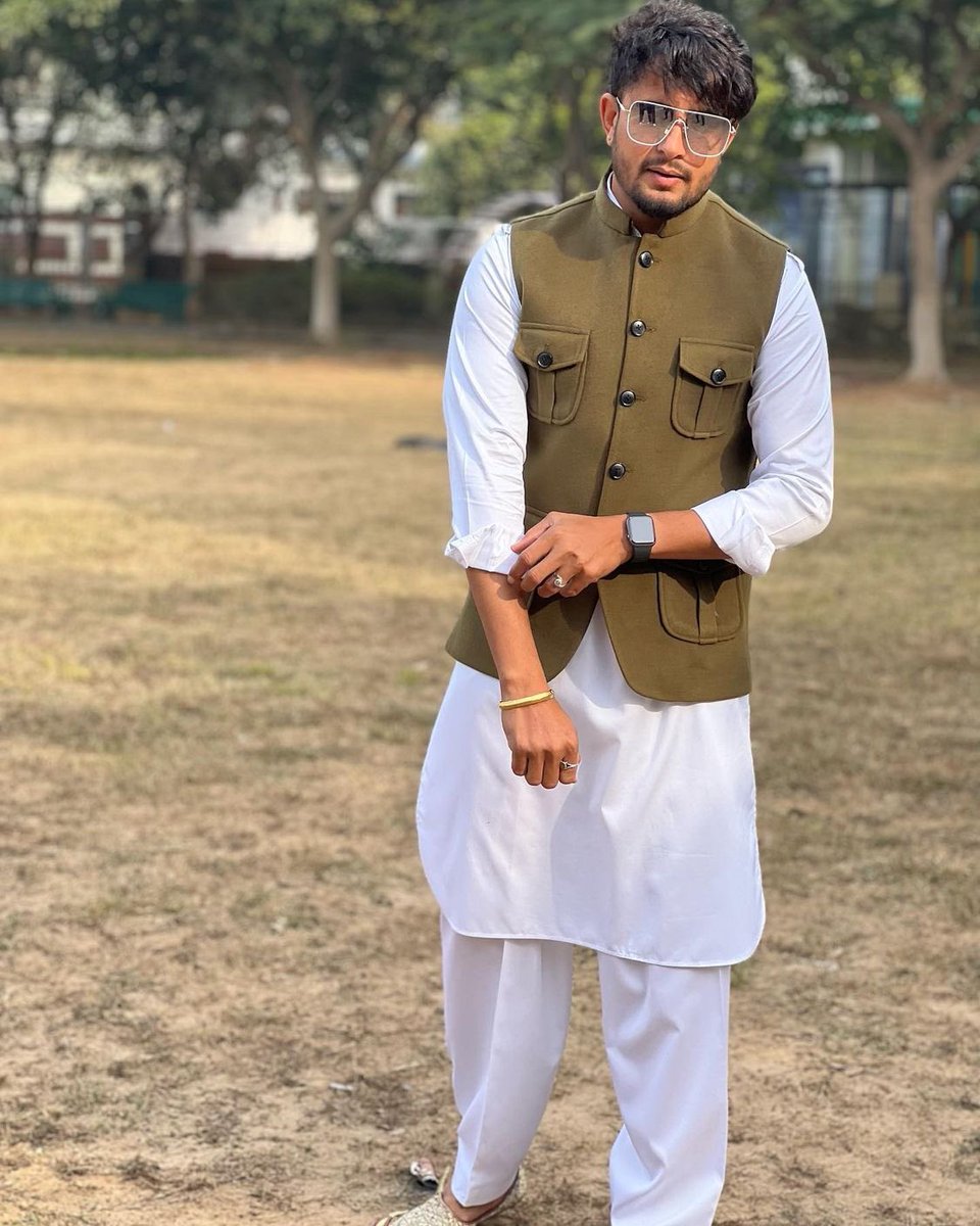 Rnait_'s tweet photo. ਕਹਿੰਦੀ ਬੱਚ ਕੇ ਰਿਹਾ ਕਰ ਬੱਚ ਕੇ ਰਿਹਾ ਕਰ ਦੁਸ਼ਮਣ ਸੱਜੇ ਖੱਬੇ ਆ 
ਮੈਂ ਕਿਹਾ ਰੇਲਗੱਡੀ ਦੇ ਇੰਜਣ ਨੂੰ ਬਿੱਲੋ ਟਿੱਚਰਾਂ ਕਰਦੇ ਡੱਬੇ ਆ 😁🔥 https://t.co/YLENyuPWsj