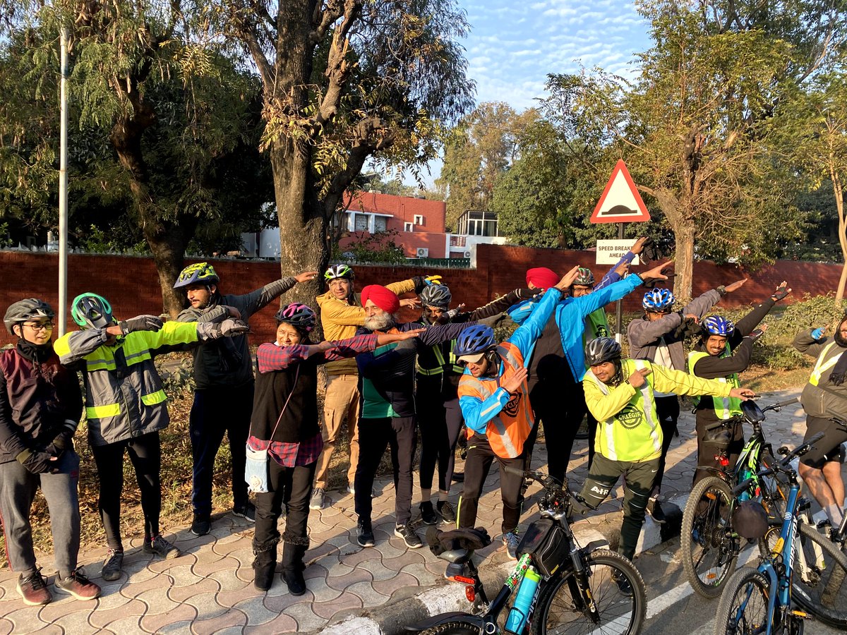 cyclegiri's tweet photo. Bidding #GoodBye to #2021 and #welcoming #2022NewYear in style! The last group ride of 2021 was a Pattern ride! We made a Pattern of 2022 on #Chandigarh map, using city roads! 2Hrs and 37kms on a 8°C Friday Morning
@RJMeenakshi1 @ChandigarhSmart @SmartBikeIN @nagarkoti #Cyclegiri https://t.co/cBi5L8Bp33