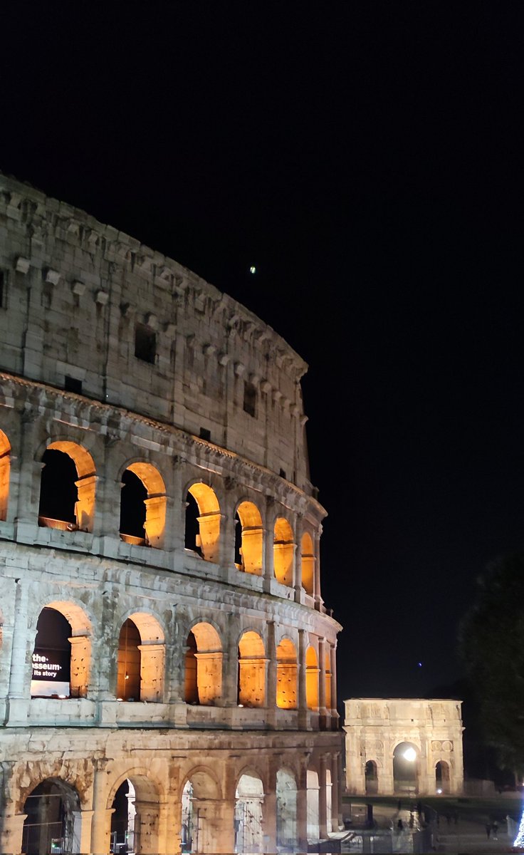 laia_santis's tweet photo. Dia o nit??? 

#colosseu 
#colosseum 
#colosseo
#roma https://t.co/iMsR7O8zne