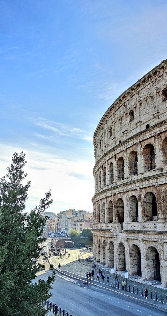 laia_santis's tweet photo. Dia o nit??? 

#colosseu 
#colosseum 
#colosseo
#roma https://t.co/iMsR7O8zne