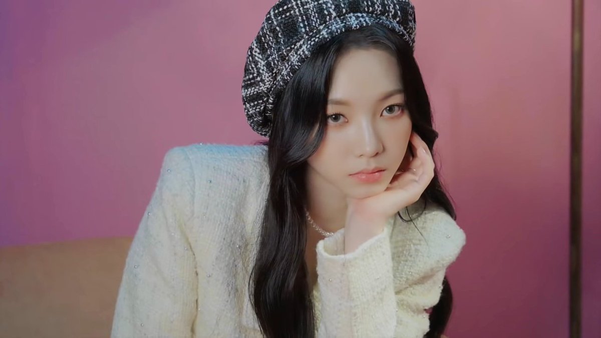 KARINAL00KS's tweet photo. the prettiest girl i've ever seen https://t.co/AbUhmLvgPD