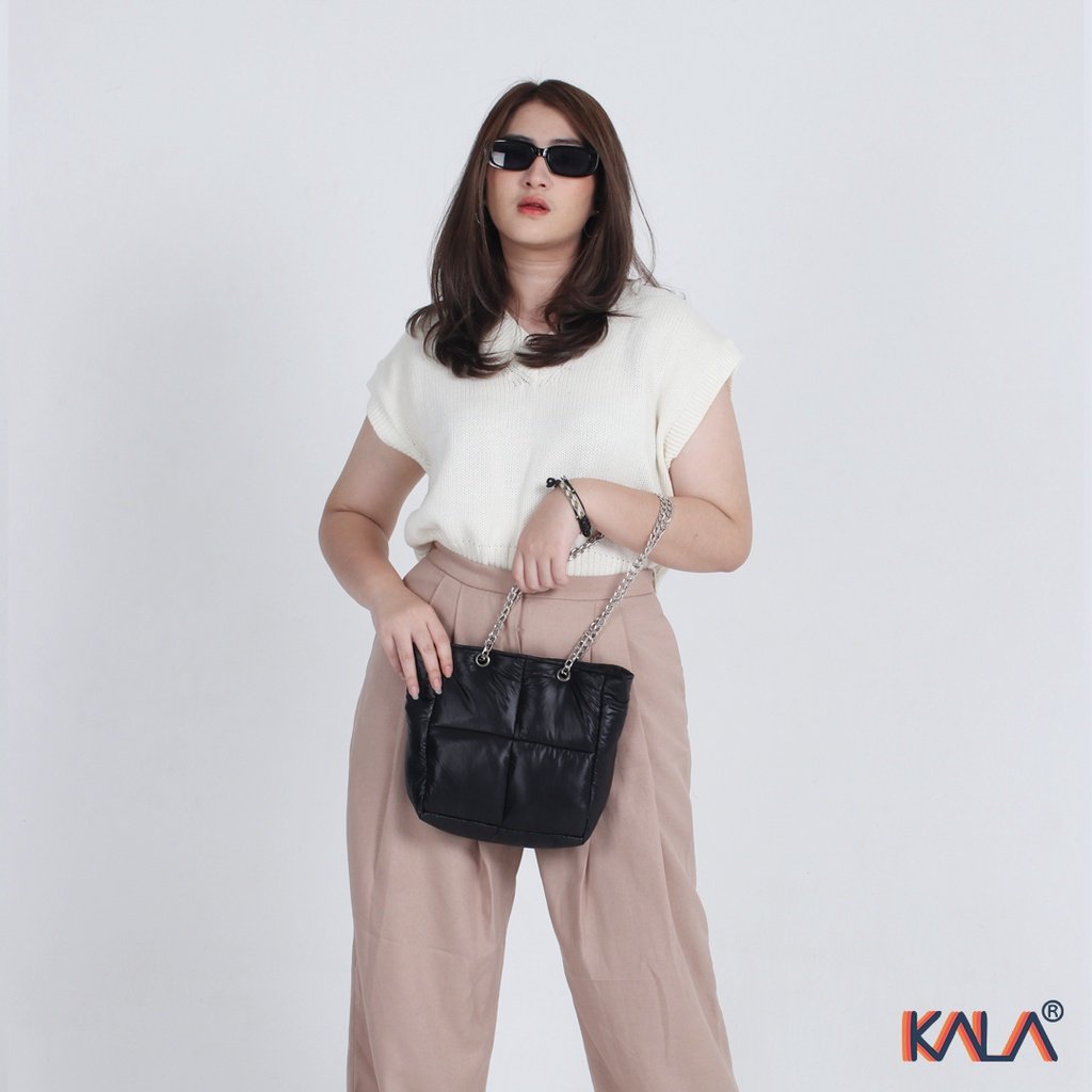 shopeefreak's tweet photo. 🎊 Rekomendasi Shoulder Bag Under 90k Check 🎊

                 a thread by @shopeefreak https://t.co/Fo4wti91No