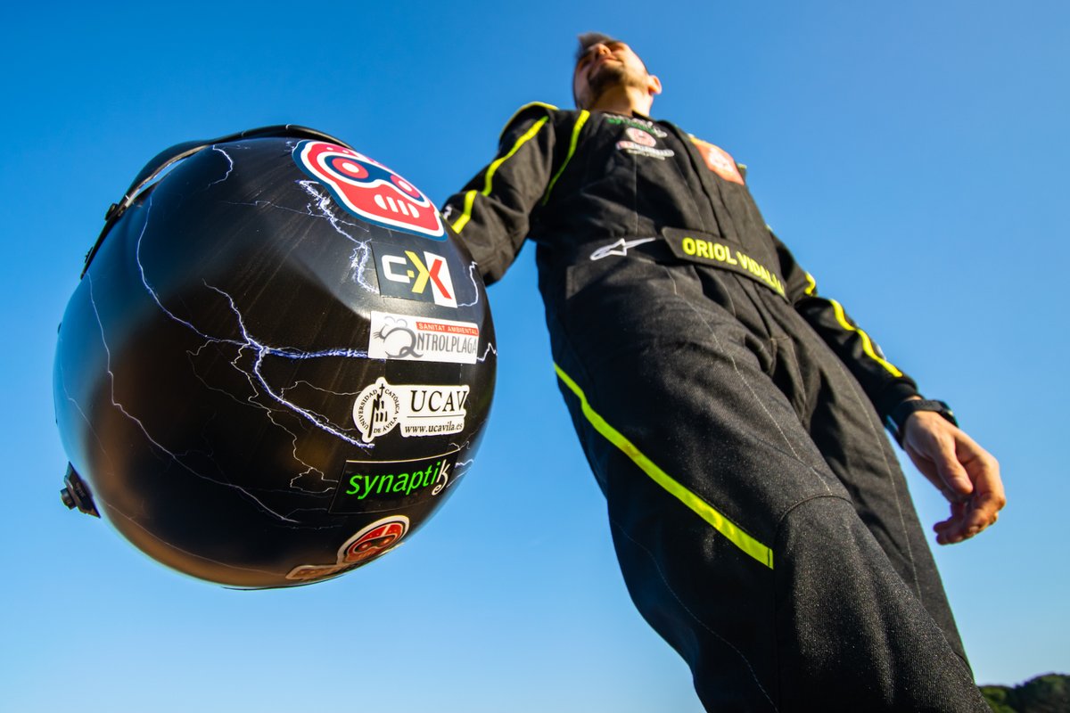DXDroids_Team's tweet photo. En unas horas comienza la aventura de @oriolvidal64 en el Dakar 2022... No imaginamos mejor manera de empezar el año! 🔥
Todo el apoyo de #DXDroids, compañero! Mucha suerte!
#Dakar2022 #DakarInSaudi #Feliz2022 https://t.co/2WDEnBJuXK