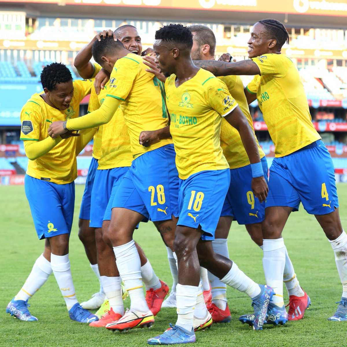 Masandawana's tweet photo. To the entire Yellow Nation, thank you for all of your support this year! We can't wait to back again in 2022 and do it all for you! 👆💛

#Sundowns #FridayFeeling https://t.co/xg2Sfeixiv